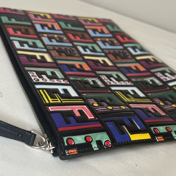 FENDI: Fendi Multicolore Zucca Print FF Flat Clutch Leather - Picture 5 of 13